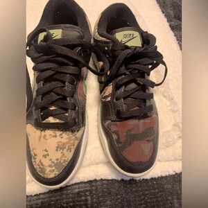 Men’s Nike Crazy Camouflage Dunks  very good condition